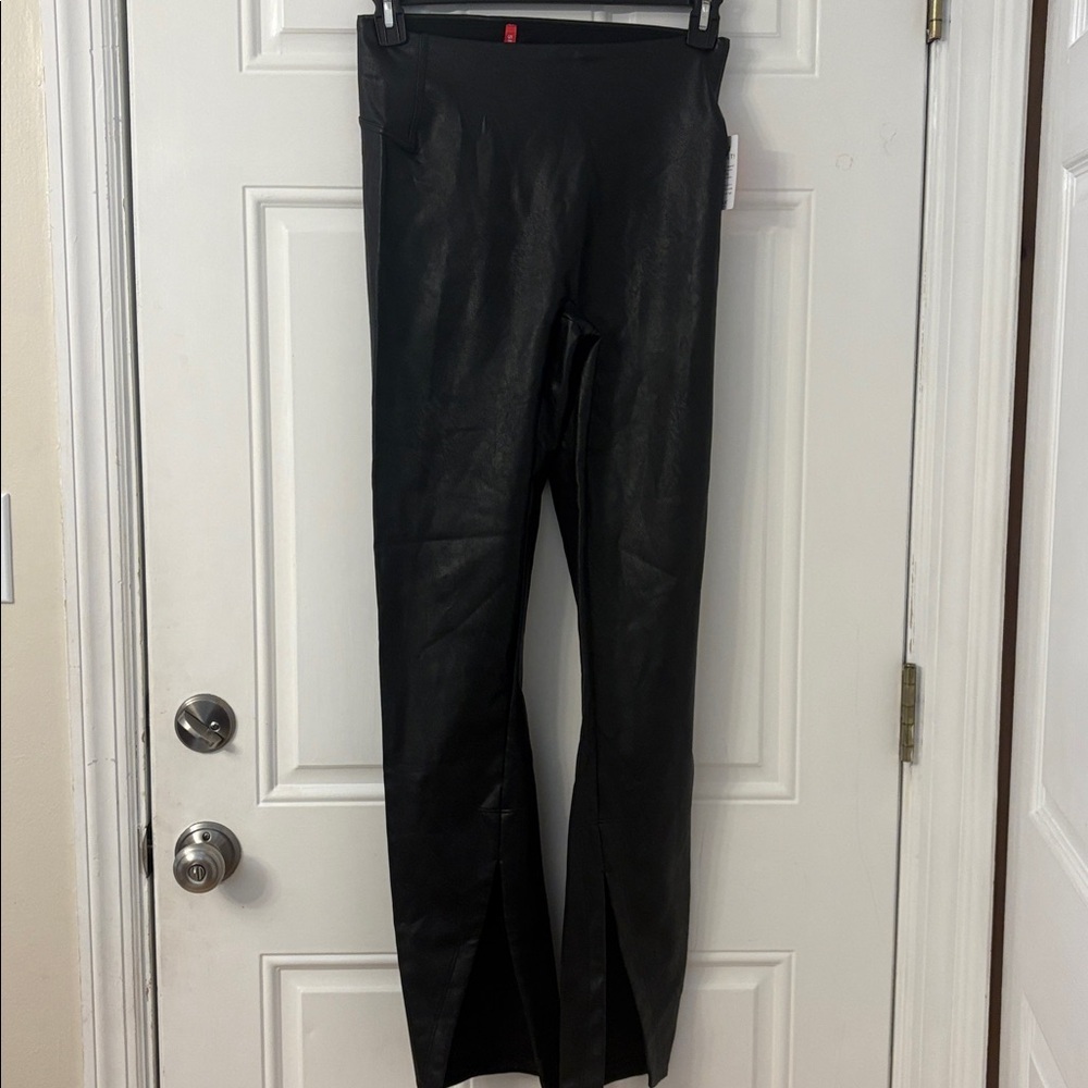 NWT SPANX LEATHER-LIKE LUX BLACK FRONT SLIT PANTS SIZE MEDIUM TALL
